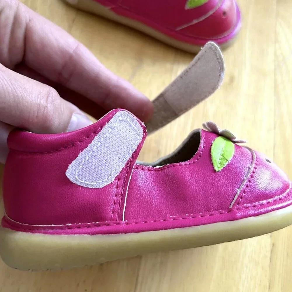 NWOT Pink Leather Early Walker Squeaker Shoes Size EU 20 (4.5 Infant)